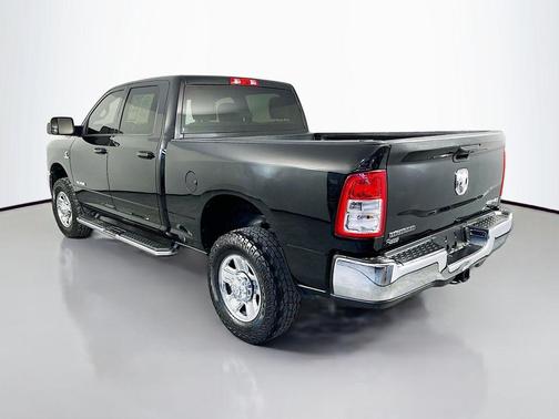 Diamond Black Crystal Pearlcoat 2022 RAM 2500 Big Horn Crew Cab 4x4 6'4' Box