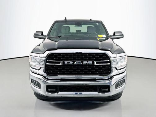 Diamond Black Crystal Pearlcoat 2022 RAM 2500 Big Horn Crew Cab 4x4 6'4' Box