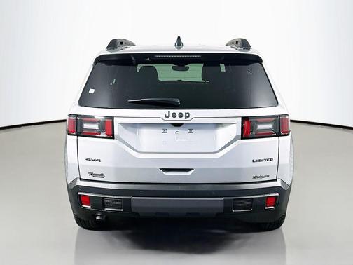 Silver Zynith Clearcoat 2026 Jeep Cherokee Limited