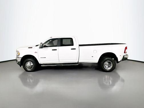 2023 RAM 3500 Big Horn Crew Cab 4x4 8' Box