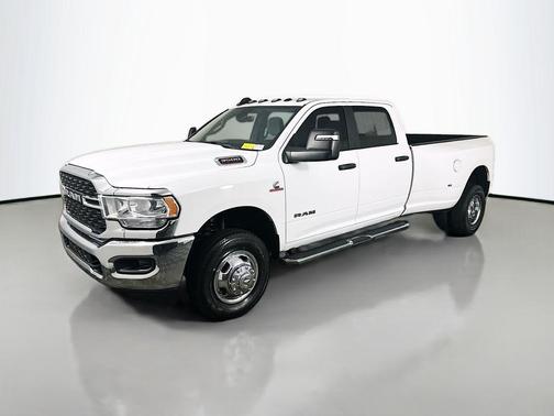2023 RAM 3500 Big Horn Crew Cab 4x4 8' Box