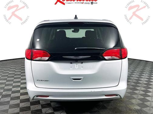2024 Chrysler Voyager LX