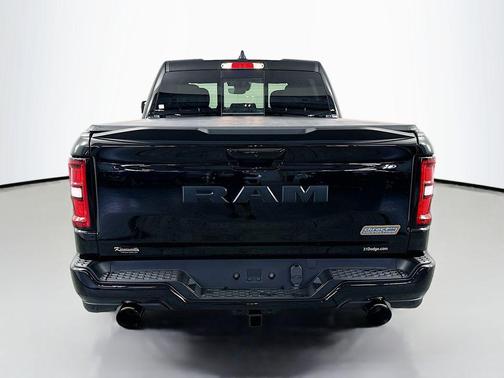 Diamond Black Crystal Pearlcoat 2026 RAM 1500 Big Horn/Lone Star