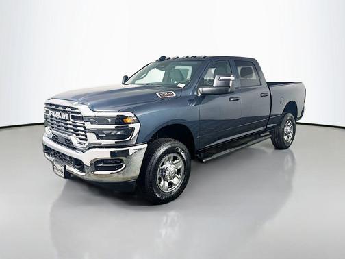 2026 RAM 2500 Tradesman Crew Cab 4x4 6'4' Box