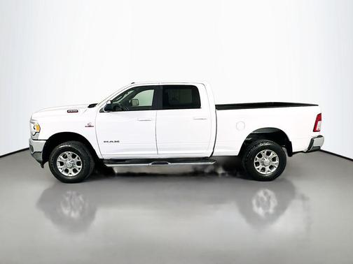 Bright White Clearcoat 2022 RAM 2500 Big Horn Crew Cab 4x4 6'4' Box