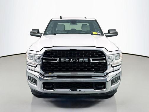 Bright White Clearcoat 2022 RAM 2500 Big Horn Crew Cab 4x4 6'4' Box