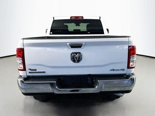 Bright White Clearcoat 2022 RAM 2500 Big Horn Crew Cab 4x4 6'4' Box