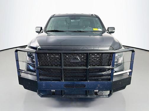 Magnetic Black Metallic 2019 Nissan Titan SV
