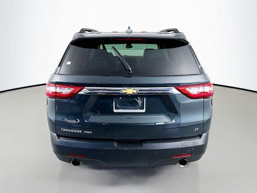 Graphite Metallic 2020 Chevrolet Traverse LT Cloth