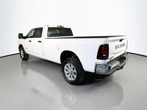 Bright White Clearcoat 2026 RAM 2500 Big Horn Crew Cab 4x4 8' Box