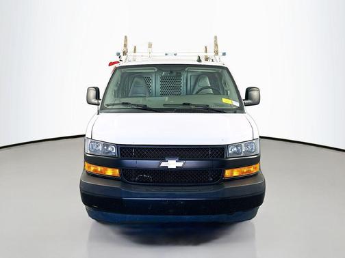 Summit White 2022 Chevrolet Express 2500 RWD 2500 Regular Wheelbase WT