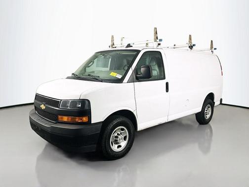Summit White 2022 Chevrolet Express 2500 RWD 2500 Regular Wheelbase WT