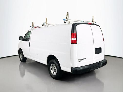 Summit White 2022 Chevrolet Express 2500 RWD 2500 Regular Wheelbase WT