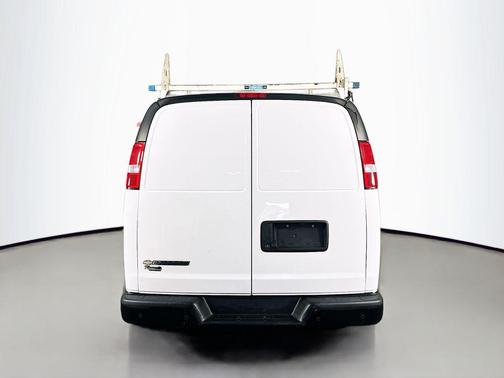 Summit White 2022 Chevrolet Express 2500 RWD 2500 Regular Wheelbase WT