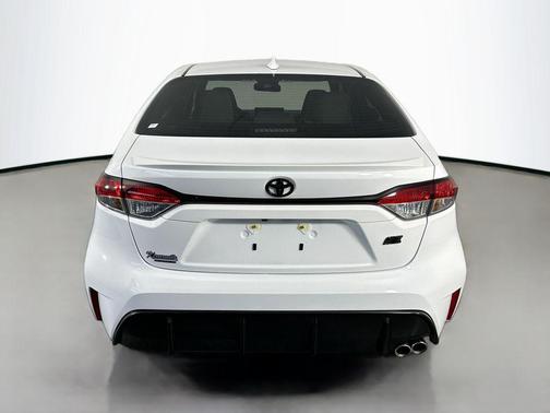 Ice Cap 2024 Toyota Corolla SE