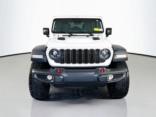 Bright White Clearcoat 2025 Jeep Wrangler Rubicon