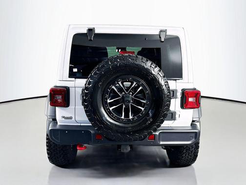 Bright White Clearcoat 2025 Jeep Wrangler Rubicon