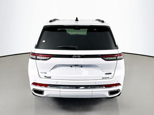 Bright White Clearcoat 2022 Jeep Grand Cherokee 4xe Overland