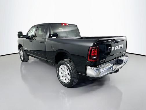 Diamond Black Crystal Pearlcoat 2026 RAM 2500 Big Horn Crew Cab 4x4 6'4' Box
