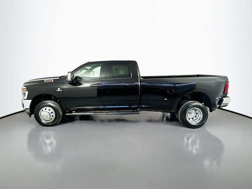 Diamond Black Crystal Pearlcoat 2026 RAM 3500 Tradesman Crew Cab 4x4 8' Box