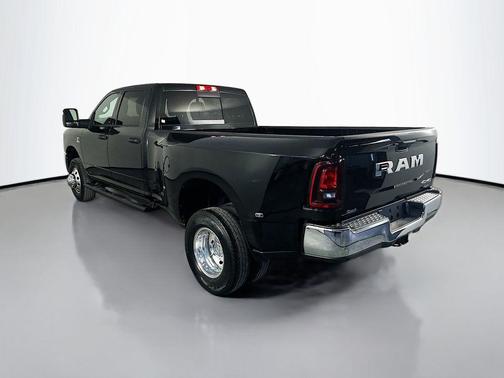 Diamond Black Crystal Pearlcoat 2026 RAM 3500 Tradesman Crew Cab 4x4 8' Box