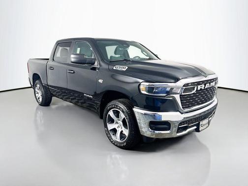 Diamond Black Crystal Pearlcoat 2026 RAM 1500 Tradesman