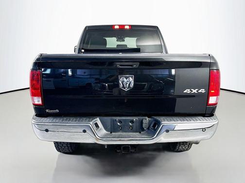 Brilliant Black Crystal Pearlcoat 2018 RAM 2500 Tradesman Crew Cab 4x4 6'4' Box