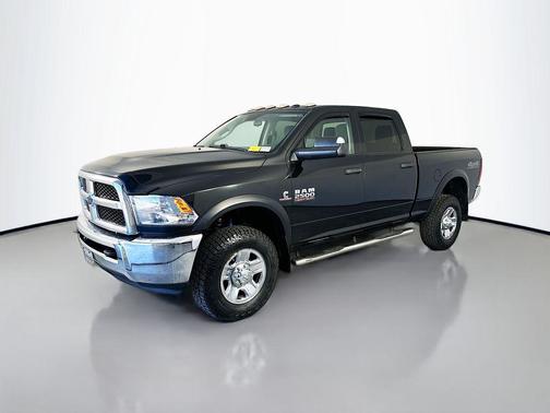 Brilliant Black Crystal Pearlcoat 2018 RAM 2500 Tradesman Crew Cab 4x4 6'4' Box