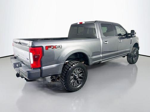 MAGNETIC 2017 Ford F-250 Platinum