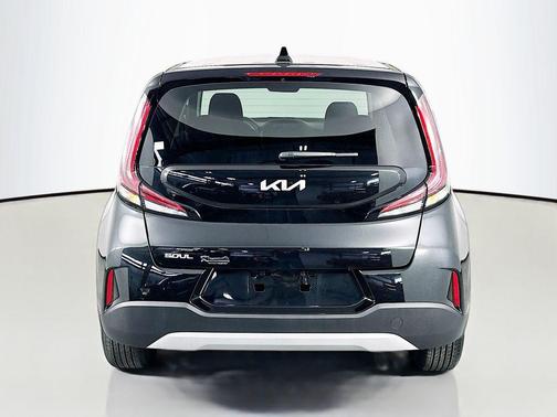 Fusion Black 2025 Kia Soul LX