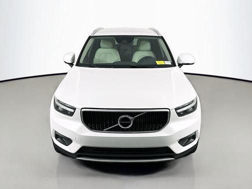 2021 Volvo XC40 T4 Momentum