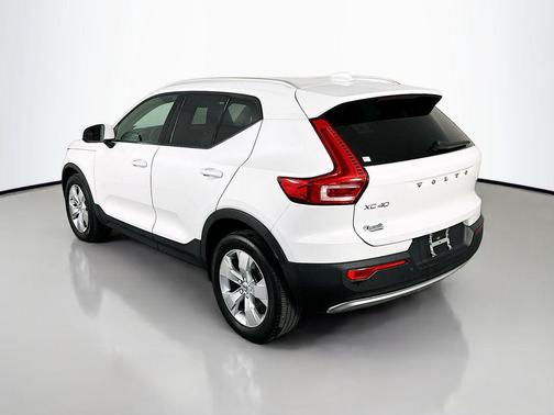 2021 Volvo XC40 T4 Momentum