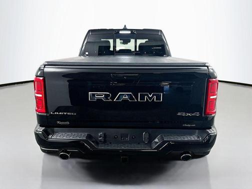 Diamond Black Crystal Pearlcoat 2026 RAM 1500 Limited