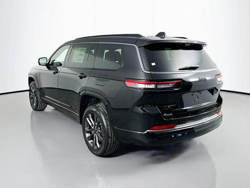 Diamond Black Crystal Pearlcoat 2026 Jeep Grand Cherokee L Limited