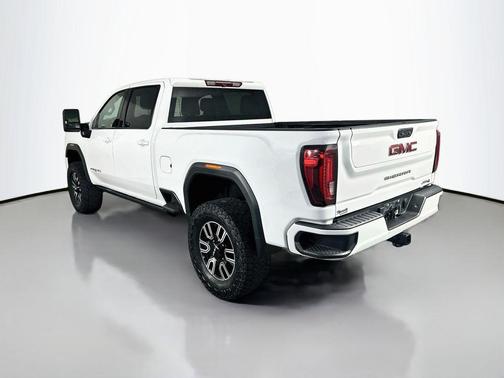 Summit White 2022 GMC Sierra 2500 AT4