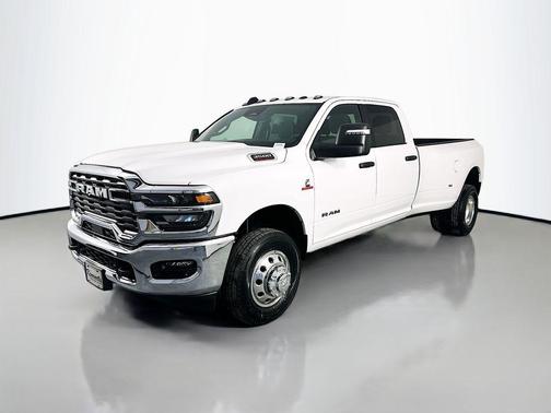 Bright White Clearcoat 2026 RAM 3500 Big Horn Crew Cab 4x4 8' Box