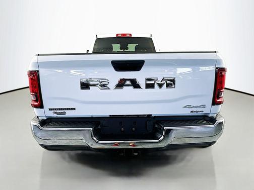 Bright White Clearcoat 2026 RAM 3500 Big Horn Crew Cab 4x4 8' Box