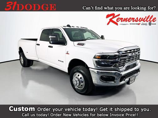 Bright White Clearcoat 2026 RAM 3500 Big Horn Crew Cab 4x4 8' Box