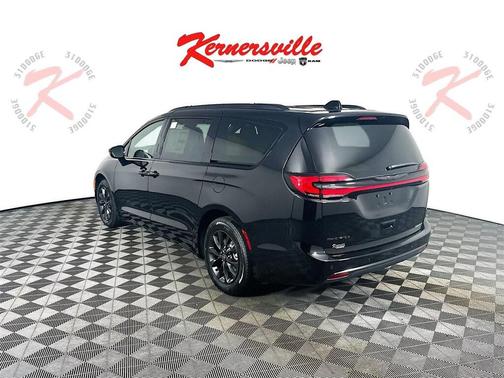 2025 Chrysler Pacifica L
