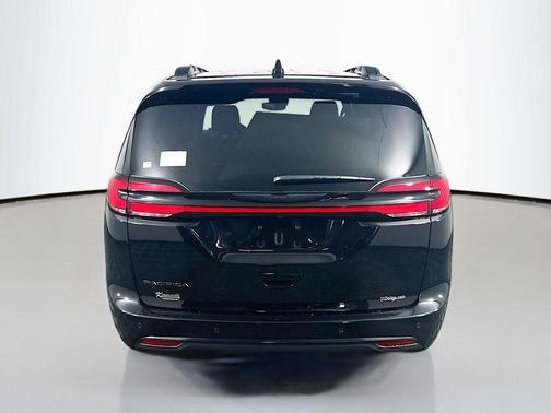 2025 Chrysler Pacifica L
