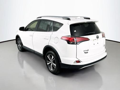 Super White 2018 Toyota RAV4 XLE