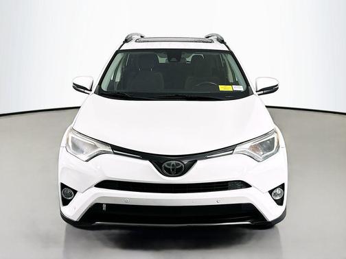Super White 2018 Toyota RAV4 XLE