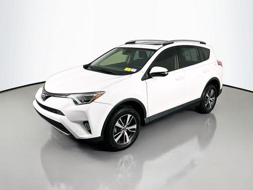 Super White 2018 Toyota RAV4 XLE