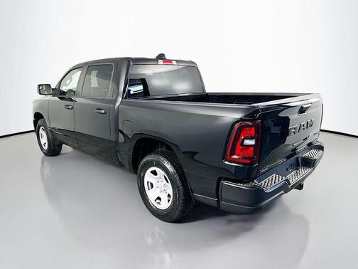 Diamond Black Crystal Pearlcoat 2026 RAM 1500 Tradesman