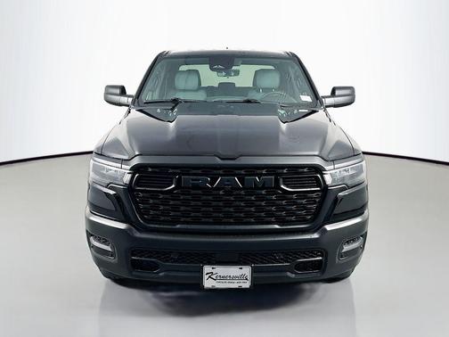 Diamond Black Crystal Pearlcoat 2026 RAM 1500 Tradesman