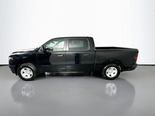 Diamond Black Crystal Pearlcoat 2026 RAM 1500 Tradesman