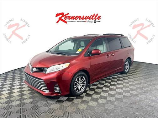2019 Toyota Sienna XLE