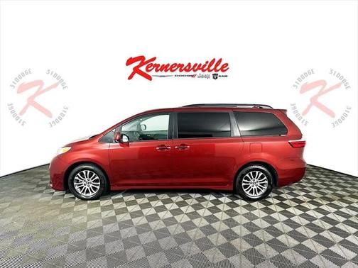 2019 Toyota Sienna XLE