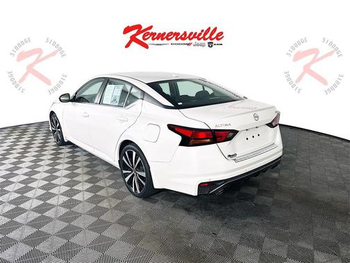 2021 Nissan Altima SR FWD
