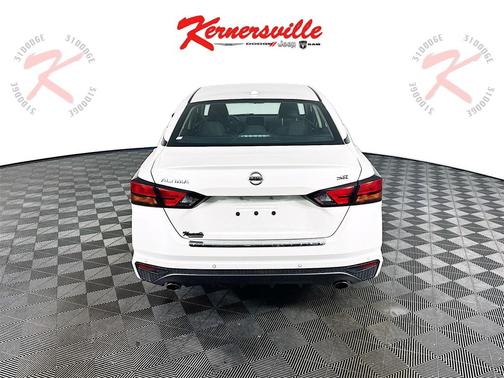 2021 Nissan Altima SR FWD